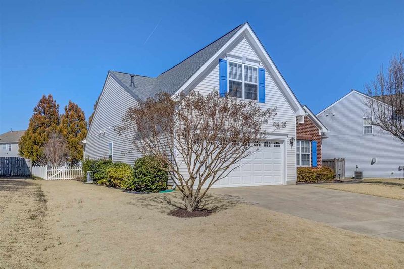 1008 Thornwood Ct, Clayton, NC 27520