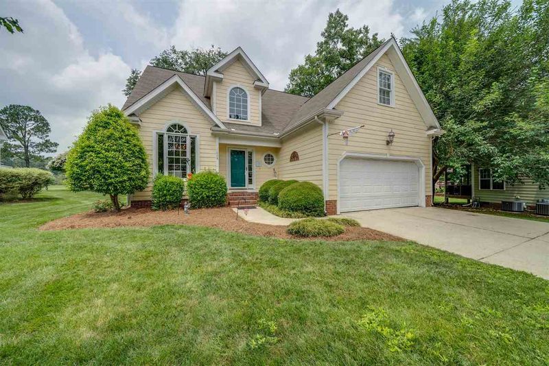 1008 Turnberry Ln, Clayton, NC 27520