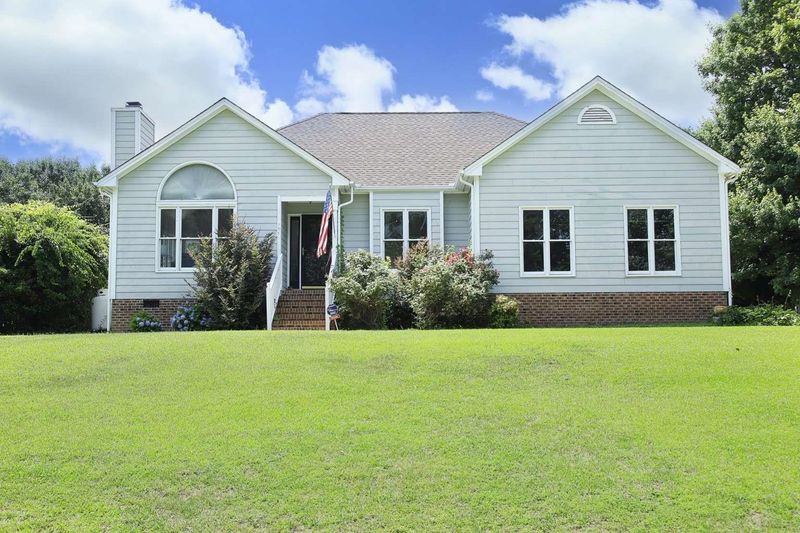 1009 Alderleaf Dr, Fuquay Varina, NC 27526