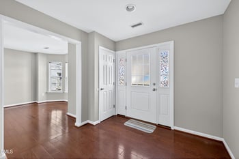 1009 Avent Meadows Ln, Holly Springs, NC 27540