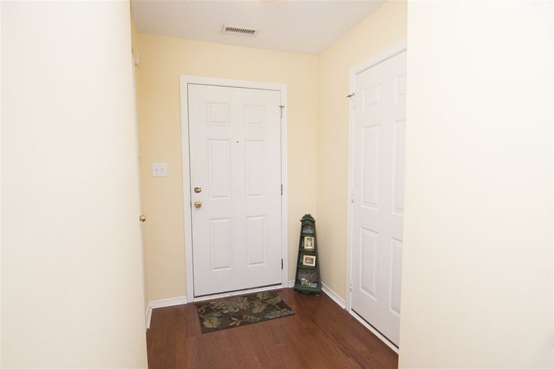 1009 Bayberry Ct, Clayton, NC 27520