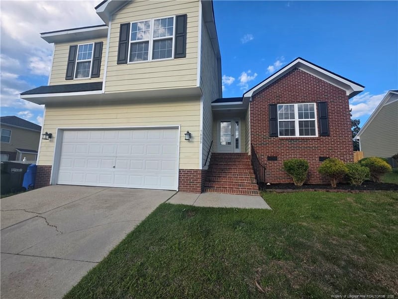 1009 Bugle Call Dr, Fayetteville, NC 28314