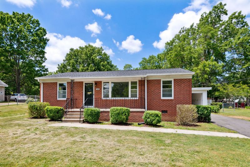 1009 Garfield Rd, Burlington, NC 27215