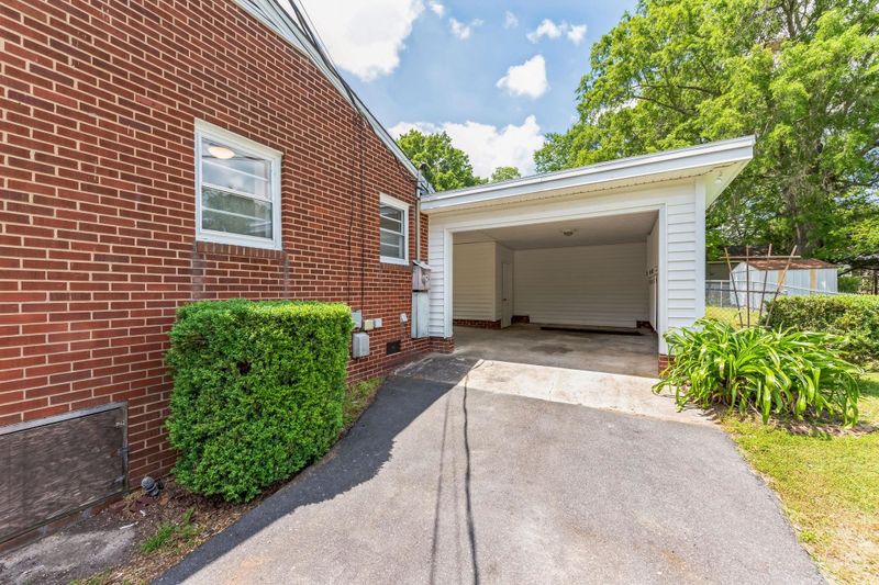 1009 Garfield Rd, Burlington, NC 27215