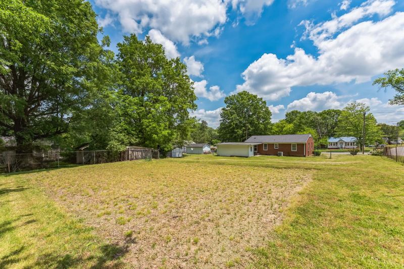 1009 Garfield Rd, Burlington, NC 27215