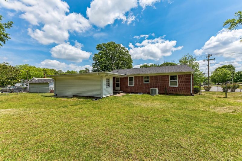 1009 Garfield Rd, Burlington, NC 27215