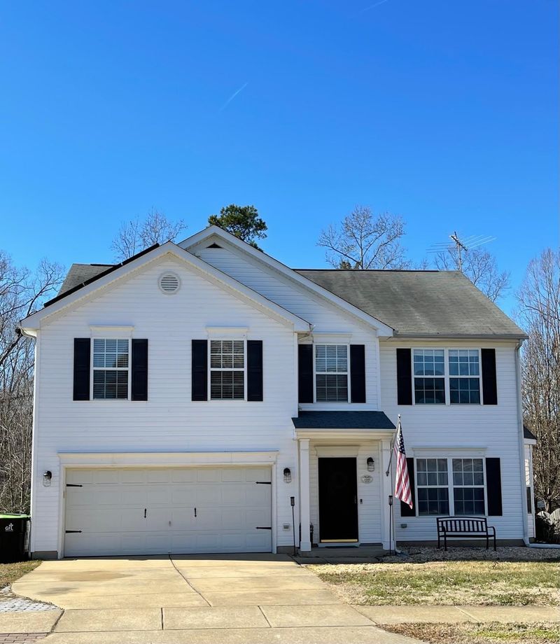 1009 Holly Meadow Dr, Holly Springs, NC 27540