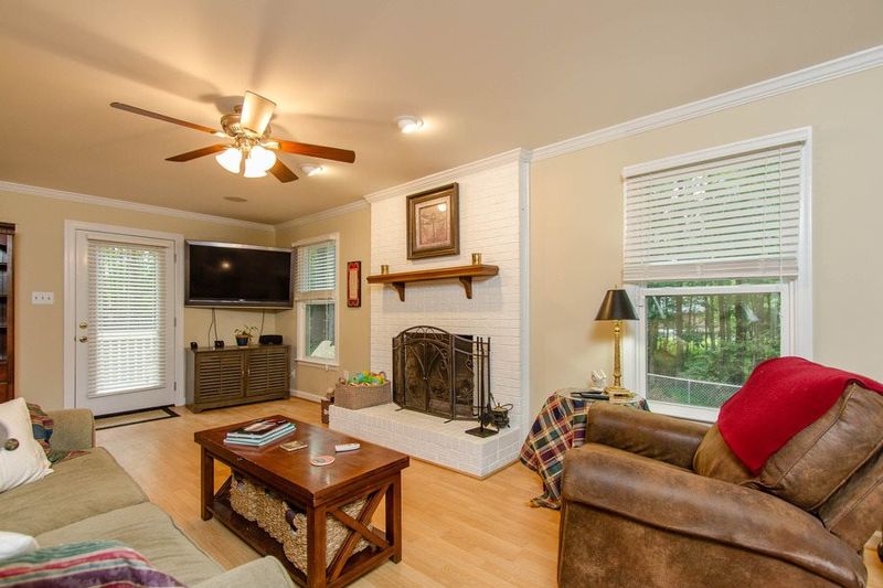 1009 Louise Ln, Clayton, NC 27520