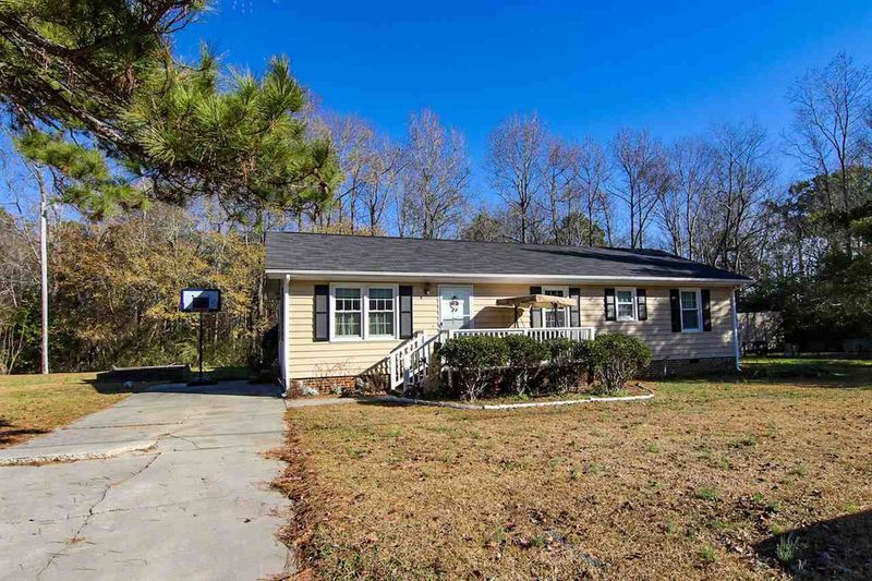 1009 E Maplewood Dr, Benson, NC 27504