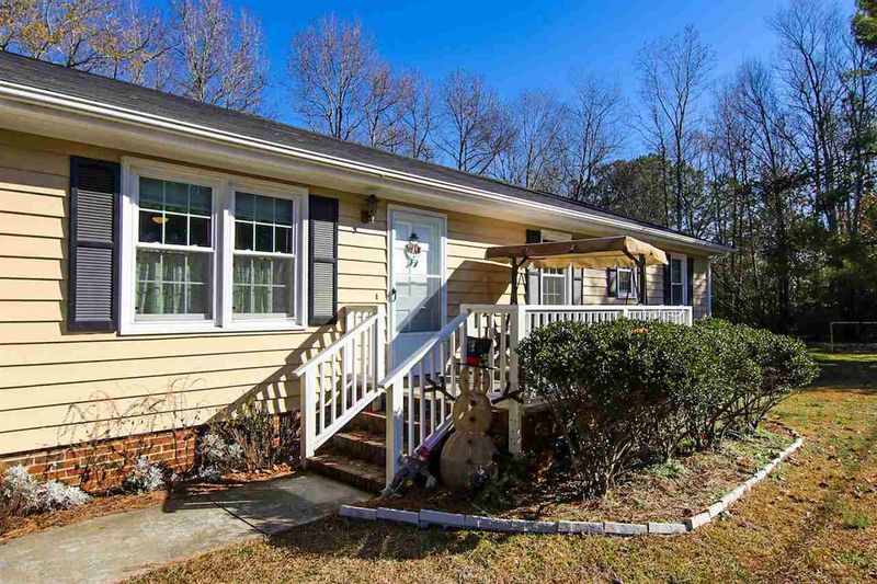 1009 E Maplewood Dr, Benson, NC 27504
