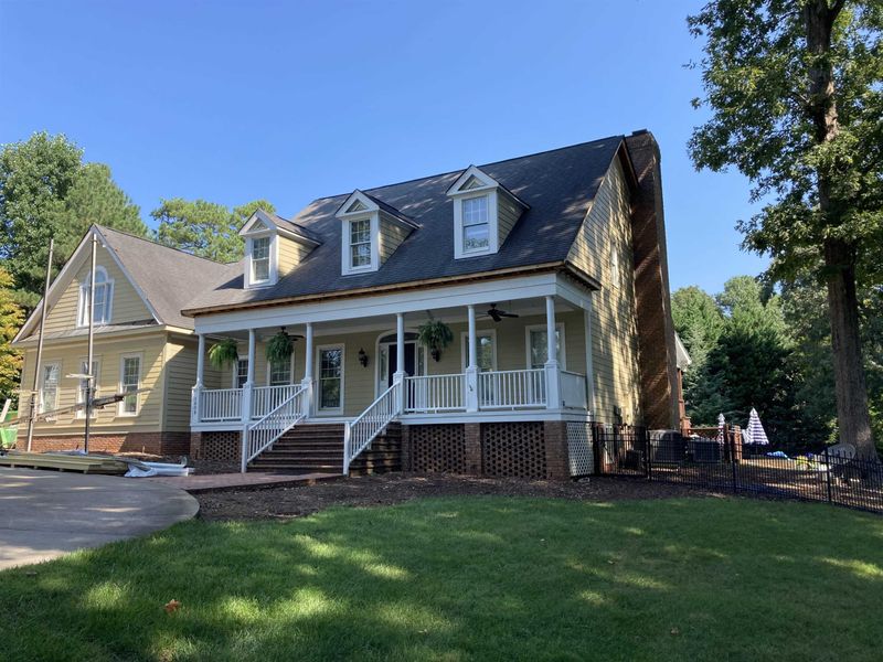 1009 Oak Creek Rd, Raleigh, NC 27612