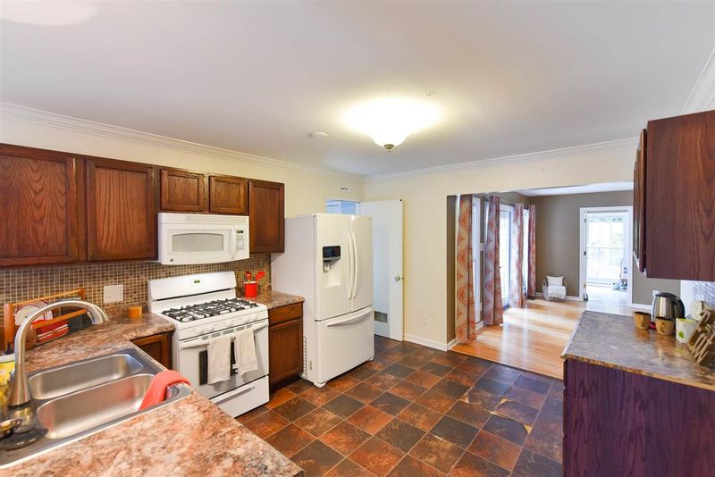 1009 Plantation Dr, Cary, NC 27511