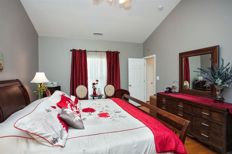 1009 Porchside Dr, Apex, NC 27602