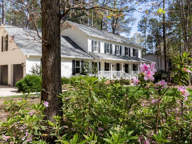 1009 Queensferry Rd, Cary, NC 27511