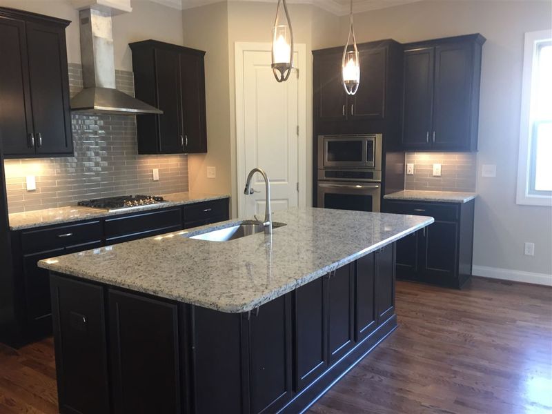 1009 Regency Cottage Pl, Cary, NC 27518