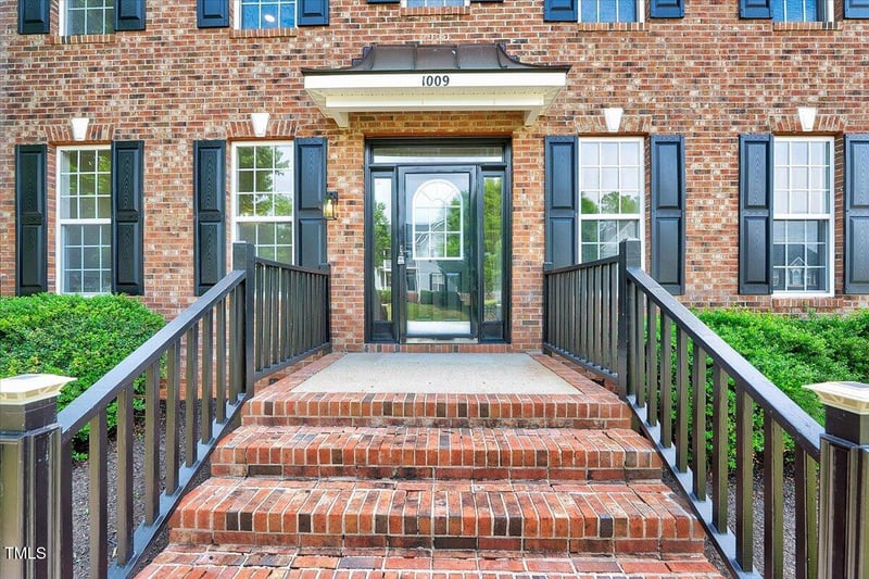 1009 Sarazen Dr, Clayton, NC 27527