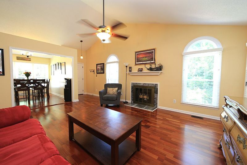 1009 Sheetbend Ln, Raleigh, NC 27606
