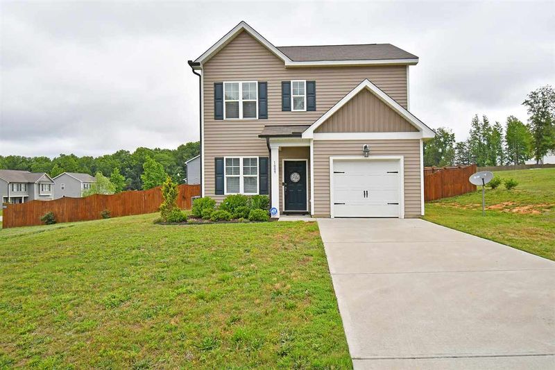 1009 Silver Farm Rd, Raleigh, NC 27603