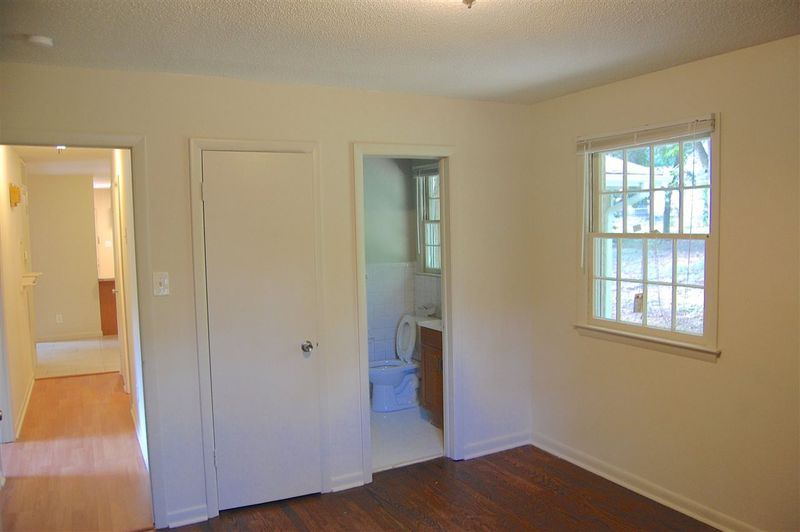 1009 Somerset Rd, Raleigh, NC 27603