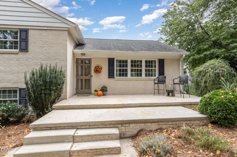 1009 Westwood Dr, Raleigh, NC 27607