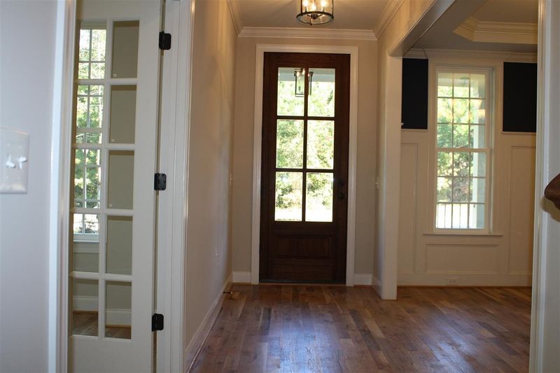 1009 Whitecroft Dr, Raleigh, NC 27603