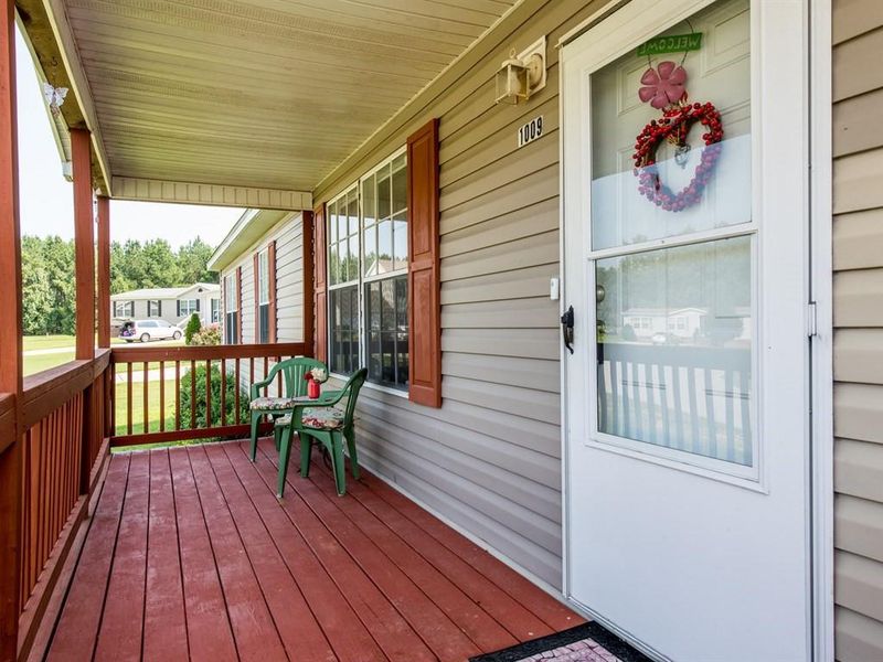 1009 Yellow Finch Dr, Willow Springs, NC 27592