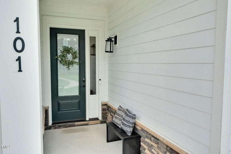 101 Acorn Crossing Rd, Holly Springs, NC 27540