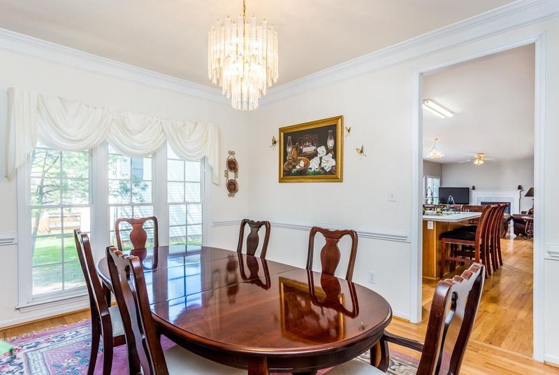 101 Arbordale Ct, Cary, NC 27518