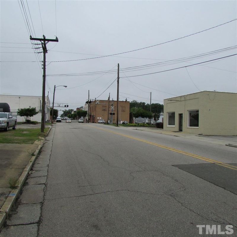 101 E Barbee St, Zebulon, NC 27597