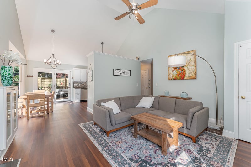 101 Carrousel Ln, Cary, NC 27513