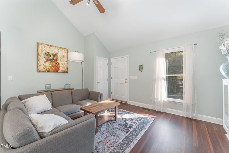 101 Carrousel Ln, Cary, NC 27513