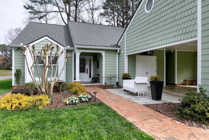 101 Center Ct, Cary, NC 27511