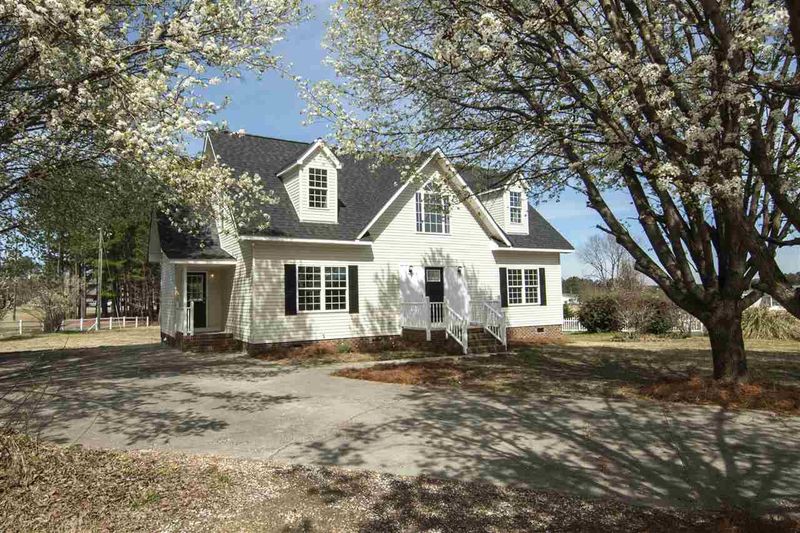 101 Clearwater Dr, Smithfield, NC 27577