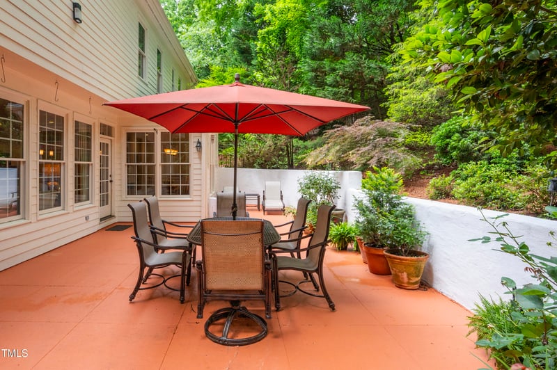 101 Collinson Dr, Chapel Hill, NC 27514