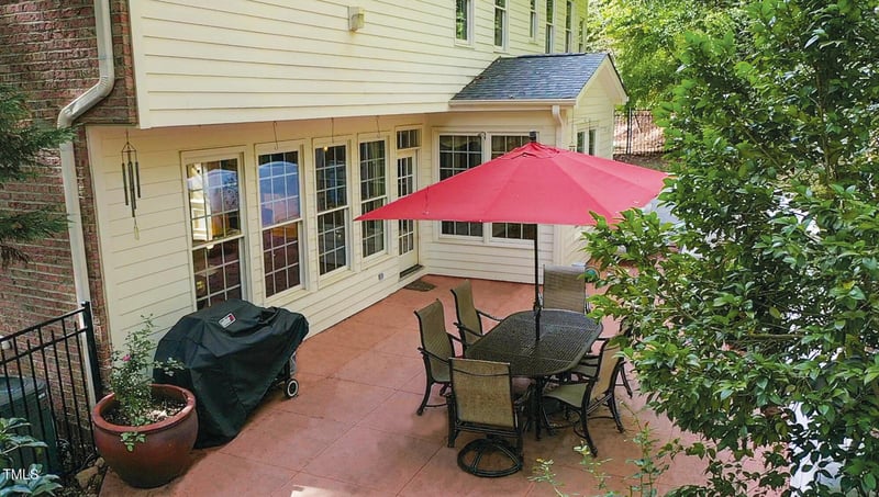 101 Collinson Dr, Chapel Hill, NC 27514