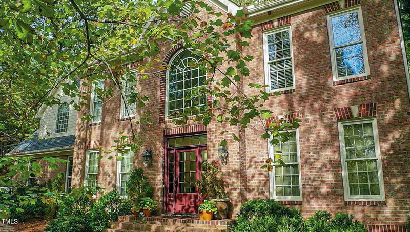 101 Collinson Dr, Chapel Hill, NC 27514