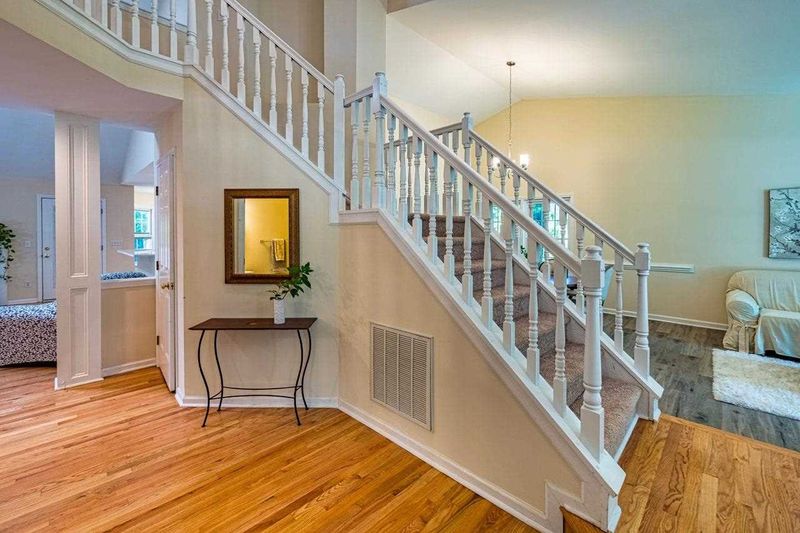 101 Corbin Hill Cir, Chapel Hill, NC 27514