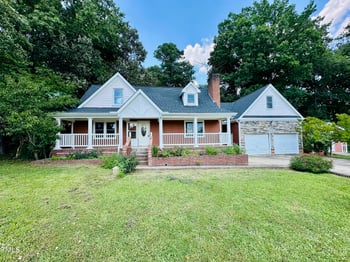 101 Creekside Dr, Selma, NC 27576