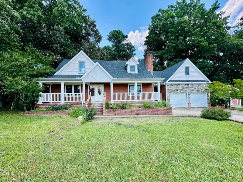 101 Creekside Dr, Selma, NC 27576