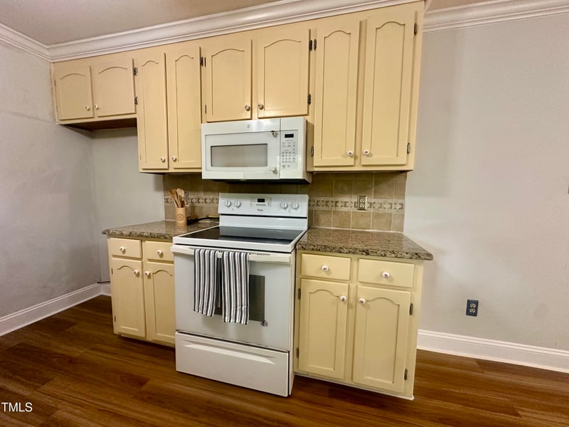 101 Creekside Dr, Selma, NC 27576