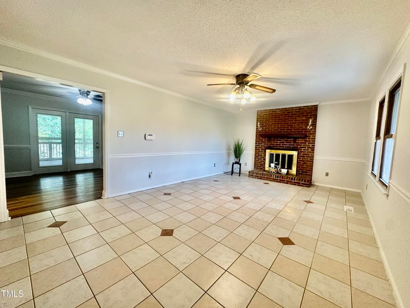 101 Creekside Dr, Selma, NC 27576