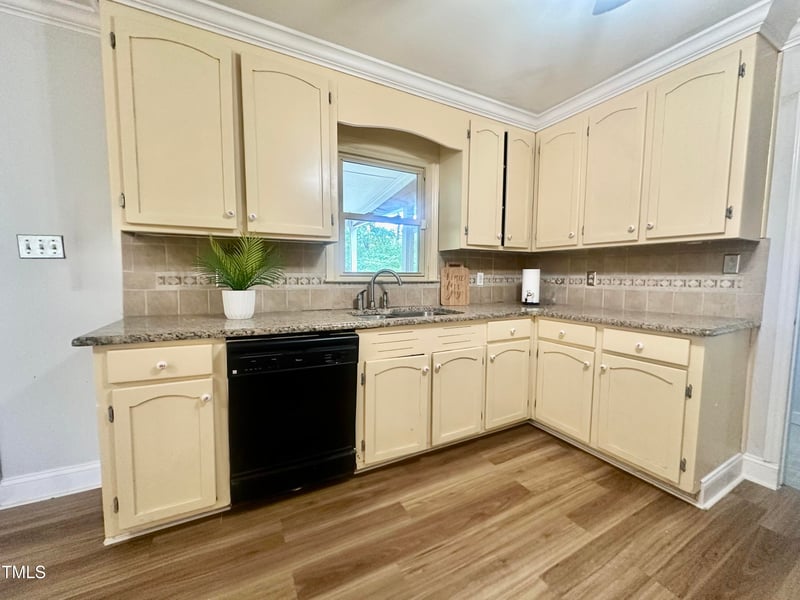 101 Creekside Dr, Selma, NC 27576