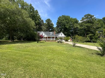 101 Creekside Dr, Selma, NC 27576