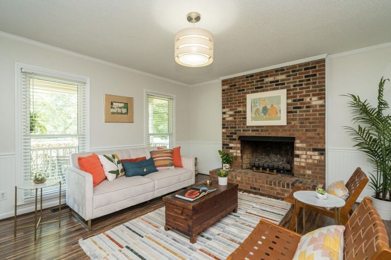101 Crestview Dr, Durham, NC 27712