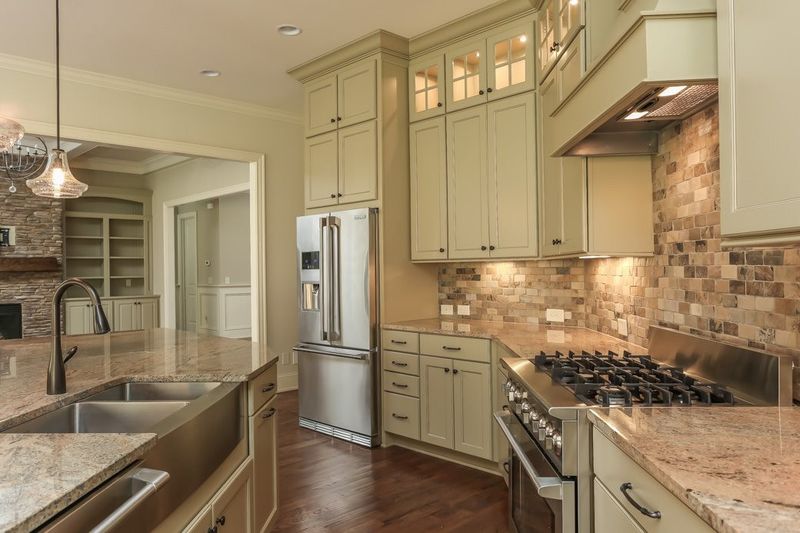 101 Dartmoor Ln, Raleigh, NC 27614