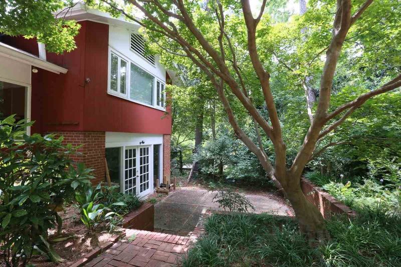 101 E Drewry Ln, Raleigh, NC 27609