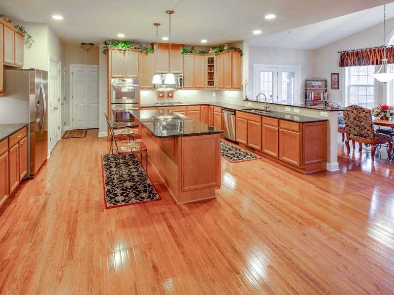 101 S Duelling Oaks Dr, Chapel Hill, NC 27517