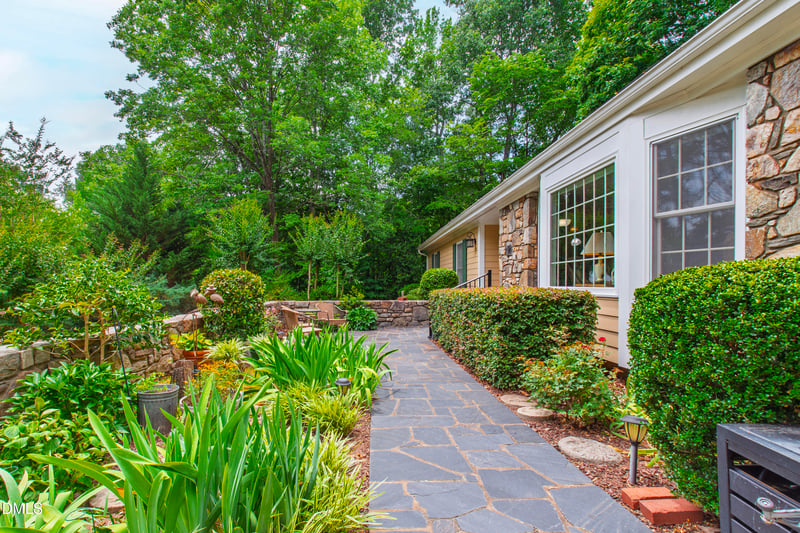 101 Dundalk Dr, Chapel Hill, NC 27517
