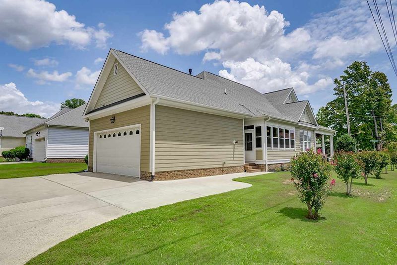 101 N Ellington St, Apex, NC 27502