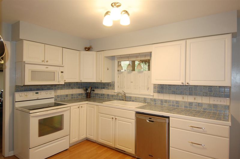 101 Esquire Ln, Cary, NC 27513